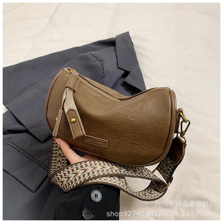 

Retro pillow bag casual versatile dumpling bag 2025 summer new wide shoulder strap single shoulder messenger bag bag tide