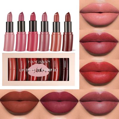 Set aus sechs geschwungenen Lippenstiften mit samtmattem Lipgloss