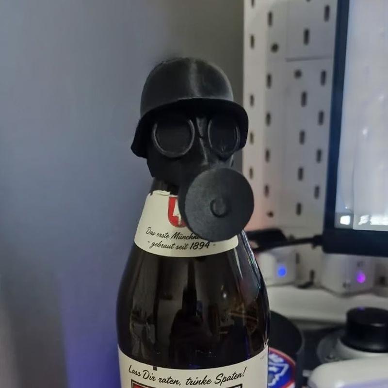 D5 3D Printing Gas Mask Beer Bottle Topper Reusable Novelty Air-Tight Cap for Liquor Preservation Dustproofing Beer Cover Cap