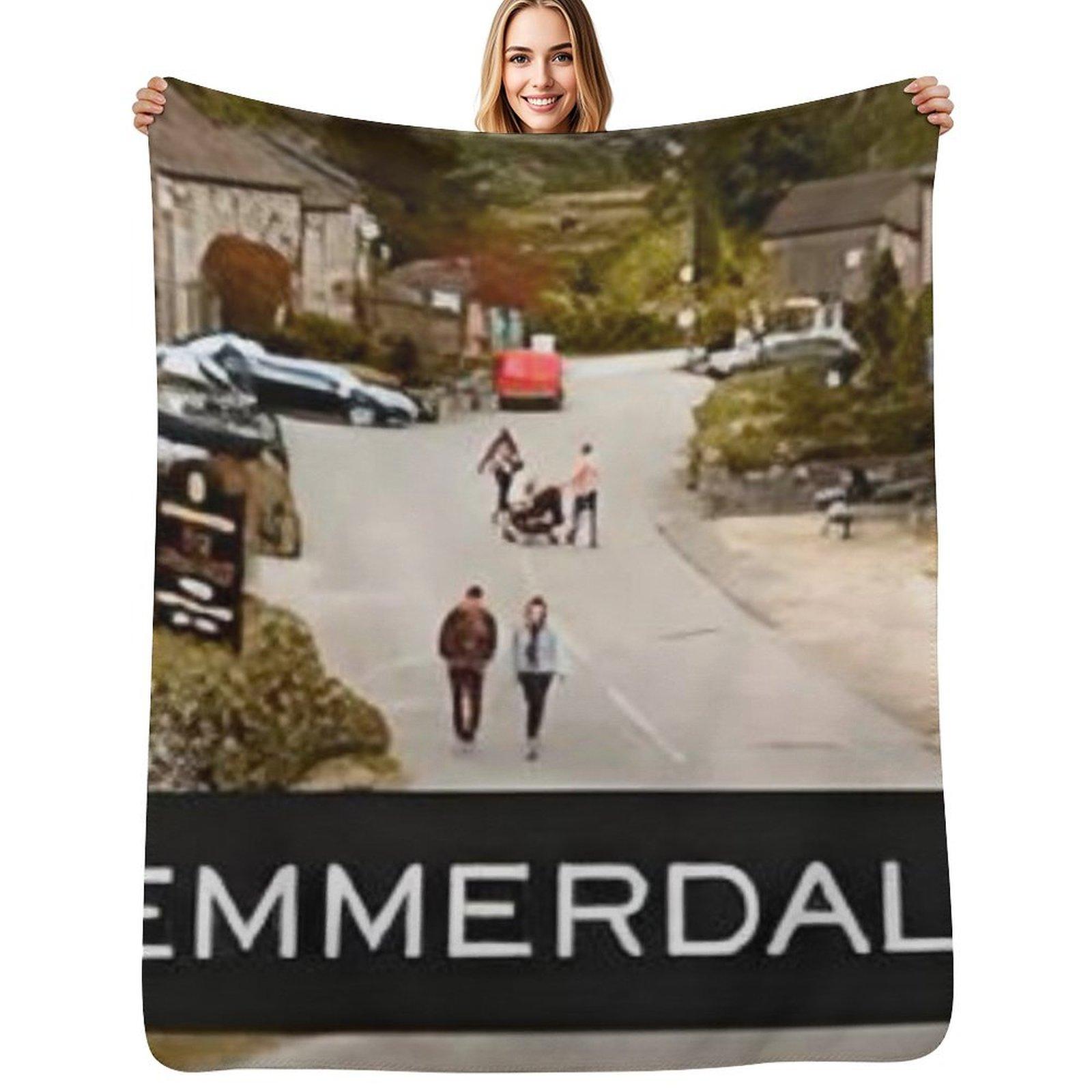 Exquisite Fashion Items Unisex White Emmerdale Throw Blanket Cozy Home Blanket Gift For Christmas Holiday