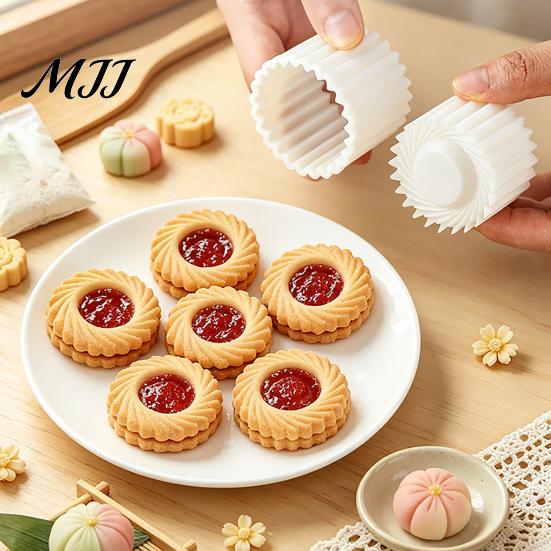 Home Baking Gadgets 2-in-1 Round Mooncake Mold, Double Ended Pastry Press with Scallop And Mini Dough Shaping Tool Spiral Embossing for