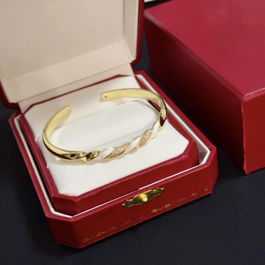 Open Rotating Bracelet of High Quality V Micro Inlaid Craftsmanship 18K Gold Plating Material Unisex Gift for Girlfriend