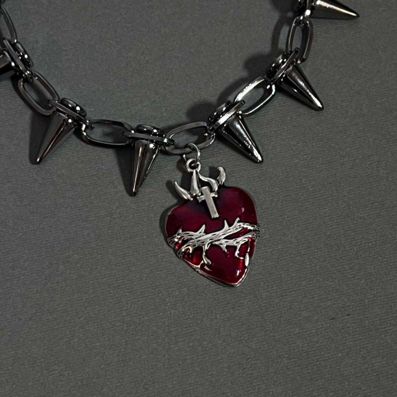 A Punk Gothic Thorn Heart Pendant Necklace for Men and Women, Hip-hop Metal Rivet Spike Necklace, Grunge Rock Jewelry Gift