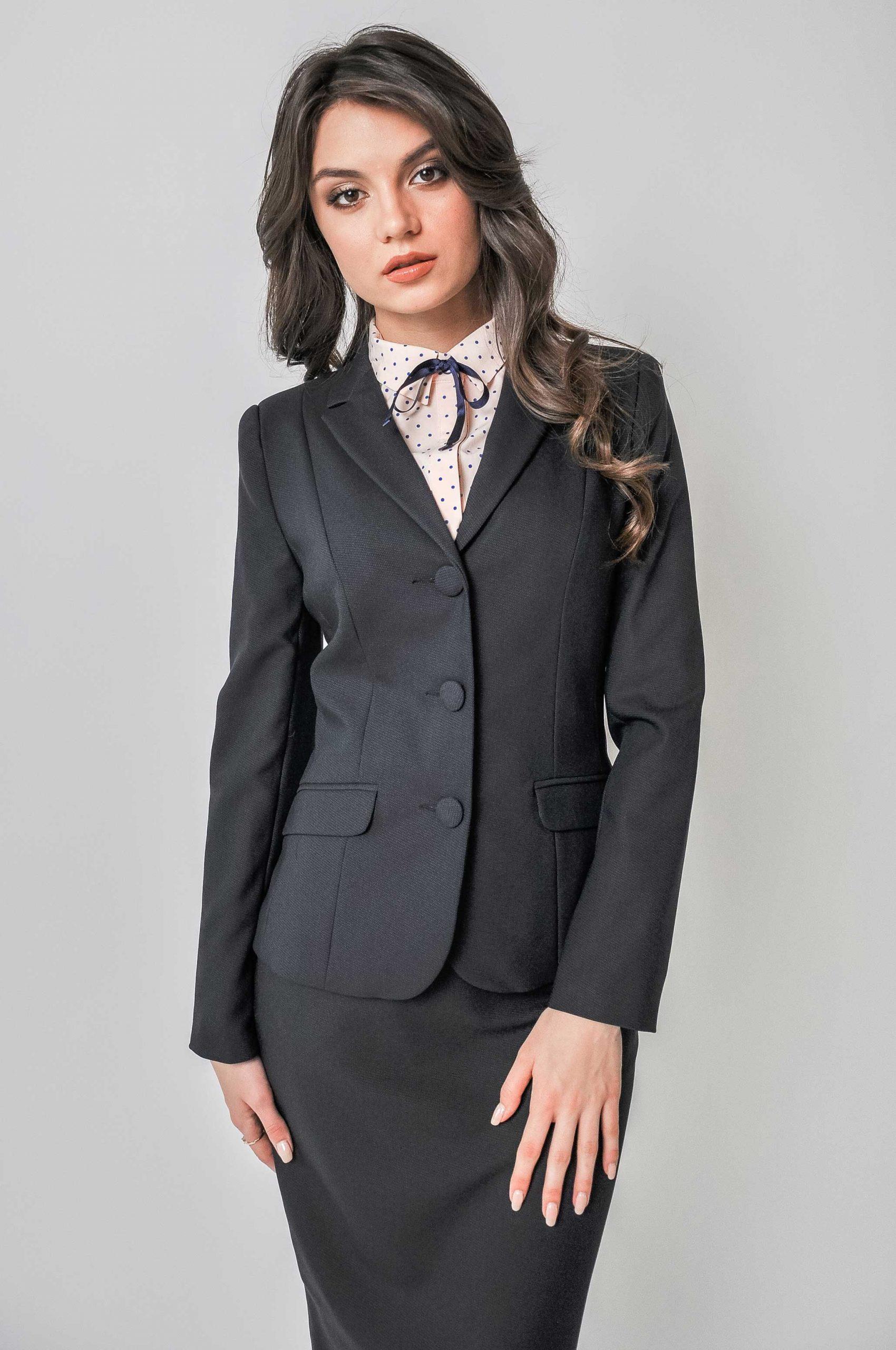 

Класичний приталений піджак на 3 гудзики 38 чорний