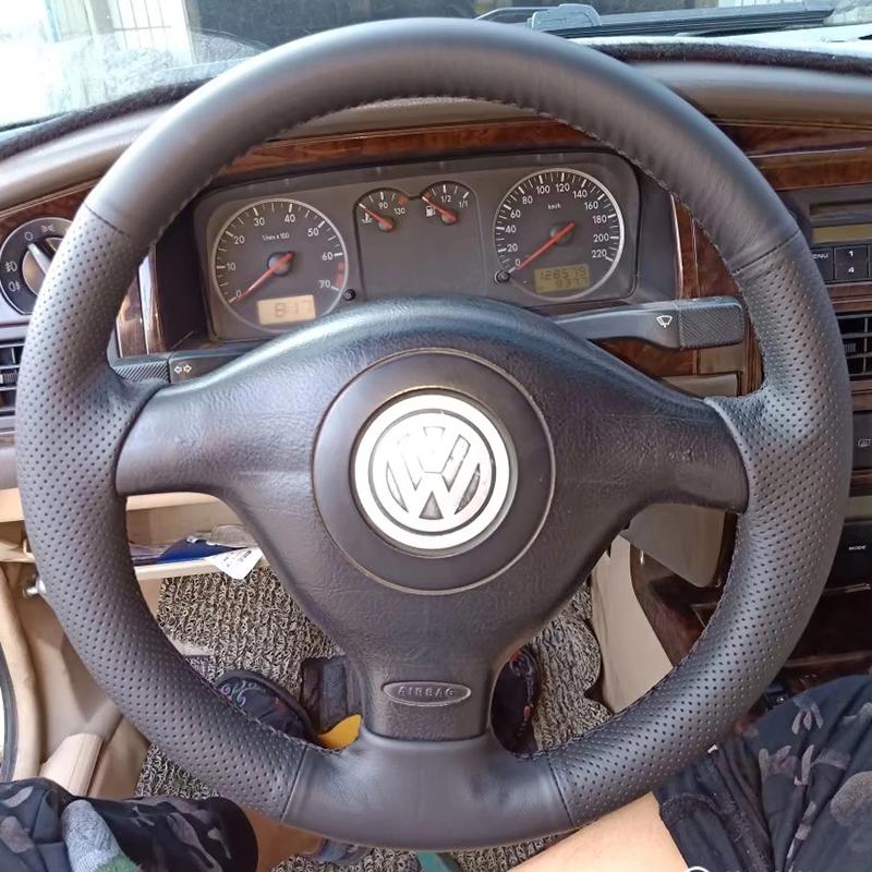 Ručně šitý kryt volantu z pravé kůže 100% Pasuje na Volkswagen VW Golf 4 Passat B5 1996-2003 Seat Leon 1999-2004