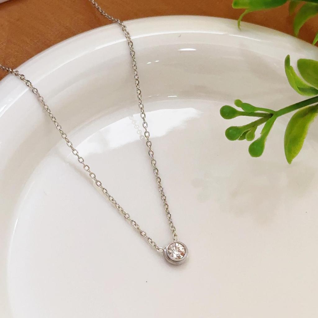 Damen 18K Titanstahl Einzel-Diamant Schlüsselbeinkette