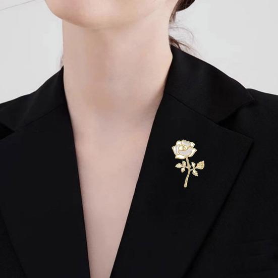 Broche para Mujer Hueco Diseño de Flor Rosa 3D Pin de Aleación Insignia para Trajes Abrigos Jerseys Accesorio de Viaje Diario