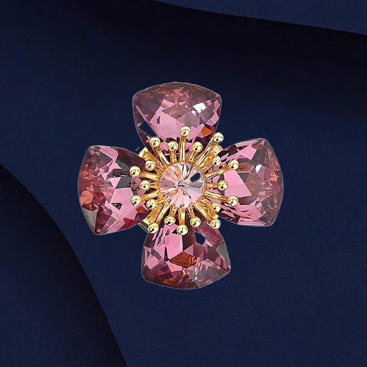 Brooch Crystal Lucky Grass Magnetic Clasp Brooch for Women Luxury Style Neckline Anti-Glare