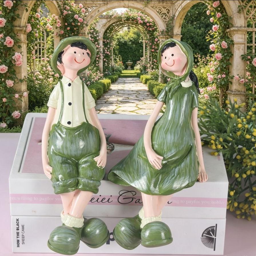 Resin Figurine,Couple Decor,Pastoral Ornament,Farmhouse Decor,Valentine Gift,Tabletop Craft,Rural Statue,Desktop Ornament,Lovers Sculpture,Home