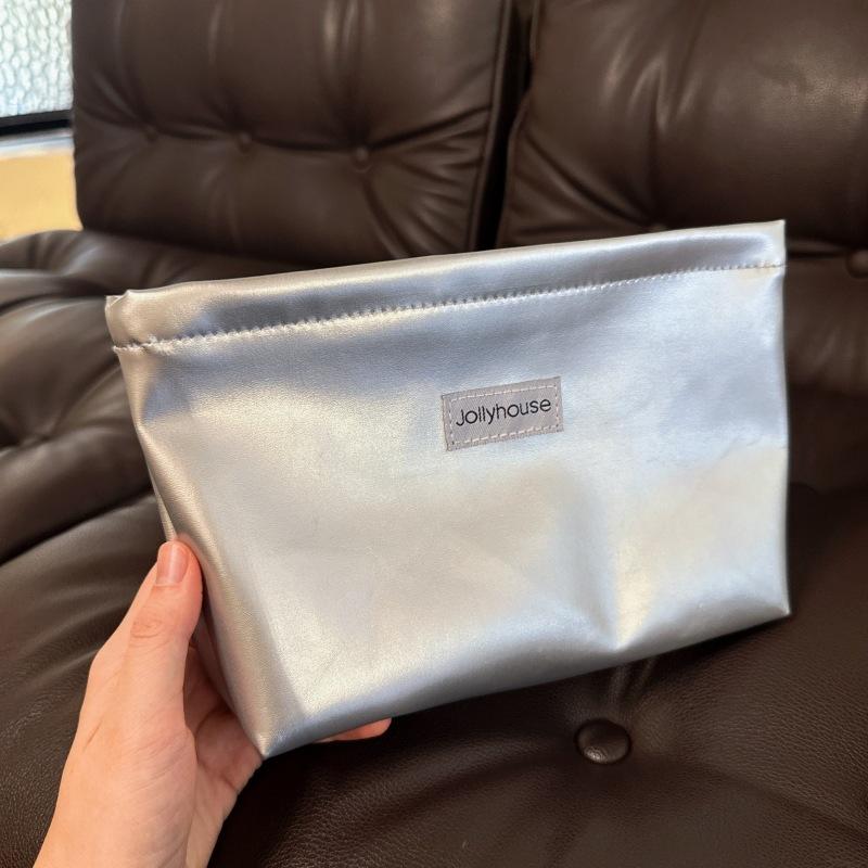Portable Large Capacity Makeup Bag Silver Pu Toiletry Bag Multifunctional With Zipper Cosmetic Bag Multi-Purpose Use