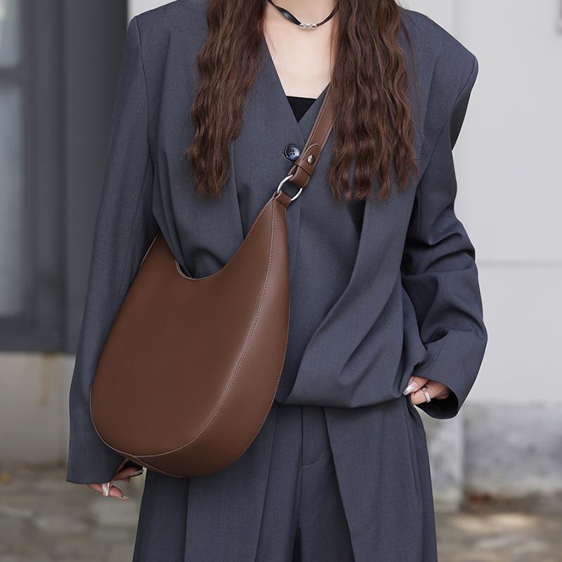 New niche design special-shaped crescent bag, semi-round bag, one shoulder and underarm women's bag, leather messenger tote bag.