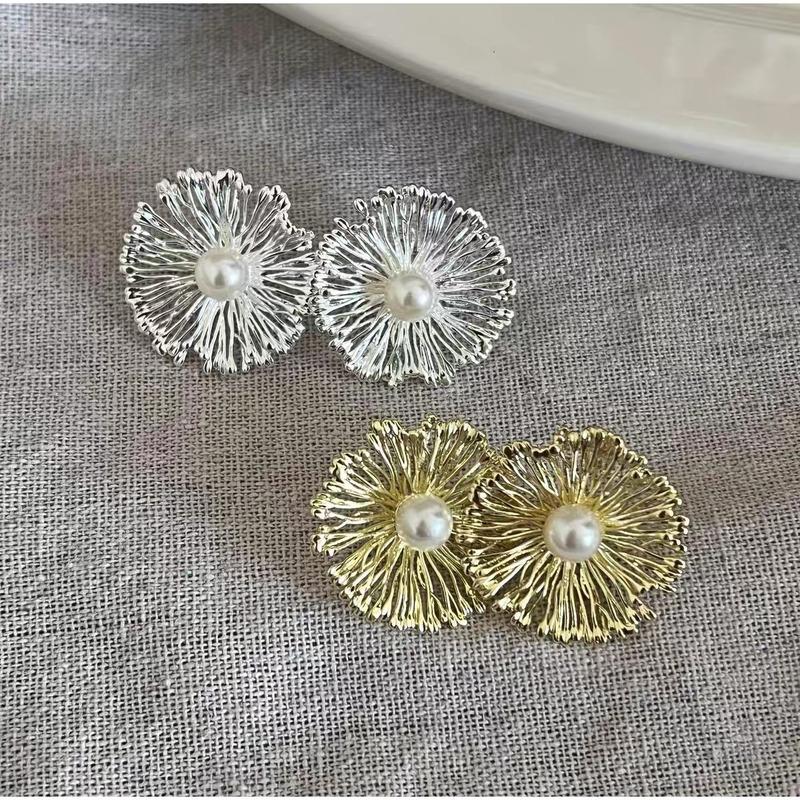 Exaggerated Metal Irregular Flower Stud Earrings For Women Fashion Pearl Hollow Earrings Personality Party Jewelry Party Gifts