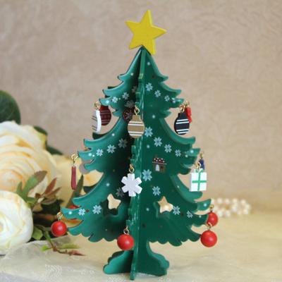 Kleines Weihnachtsbaummodell, lebendig, leicht, zart
