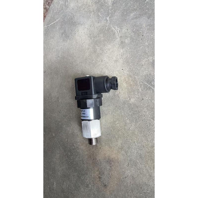 Zhan Yang GDW111B Excavator Engine Oil Pressure Sensor & Switch