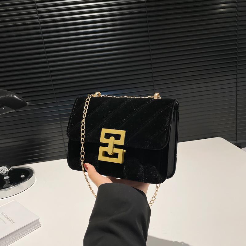 

Popular chain small square bag women s high-end texture matte versatile design sense niche leisure commuting fashion messenger bag чорний