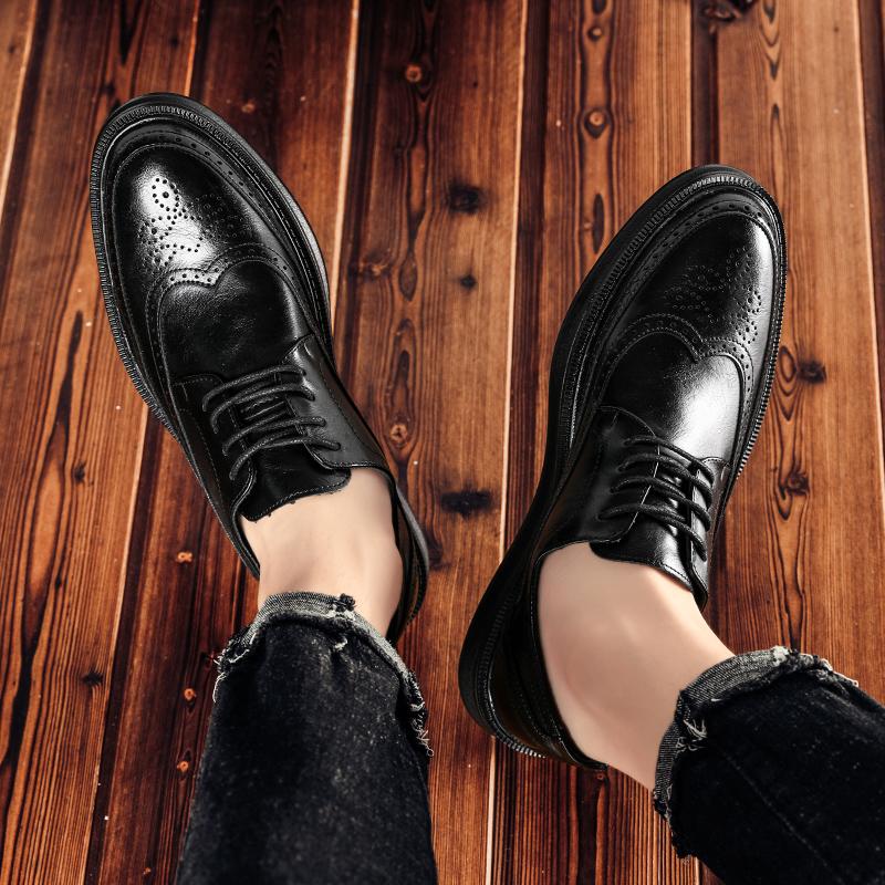 2024 Brand Newly Men's Quality Patent Leather Shoes Men Wedding Shoes Size 38-45 Black White Soft Man Dress Leather Casual Shoes