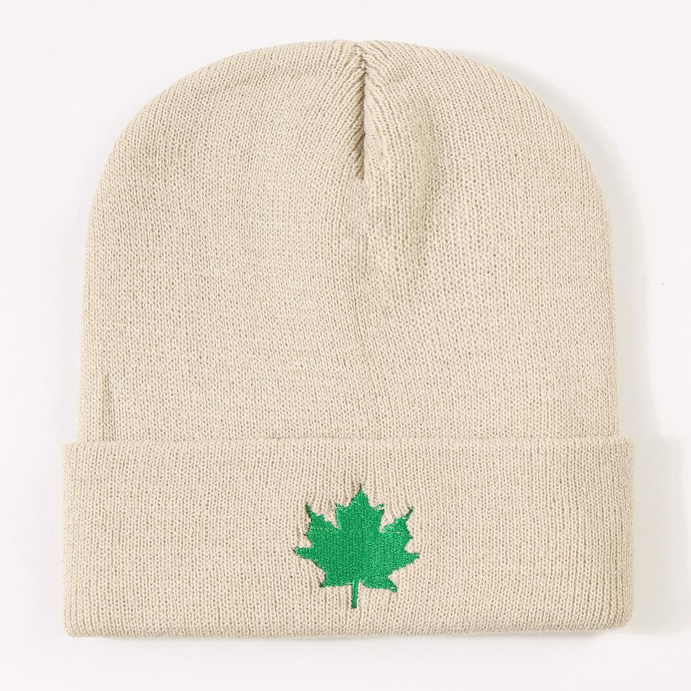 Sweet Style Hat Maple Leaf Embroidery Mens Womens Warm Hatscaps Knitted