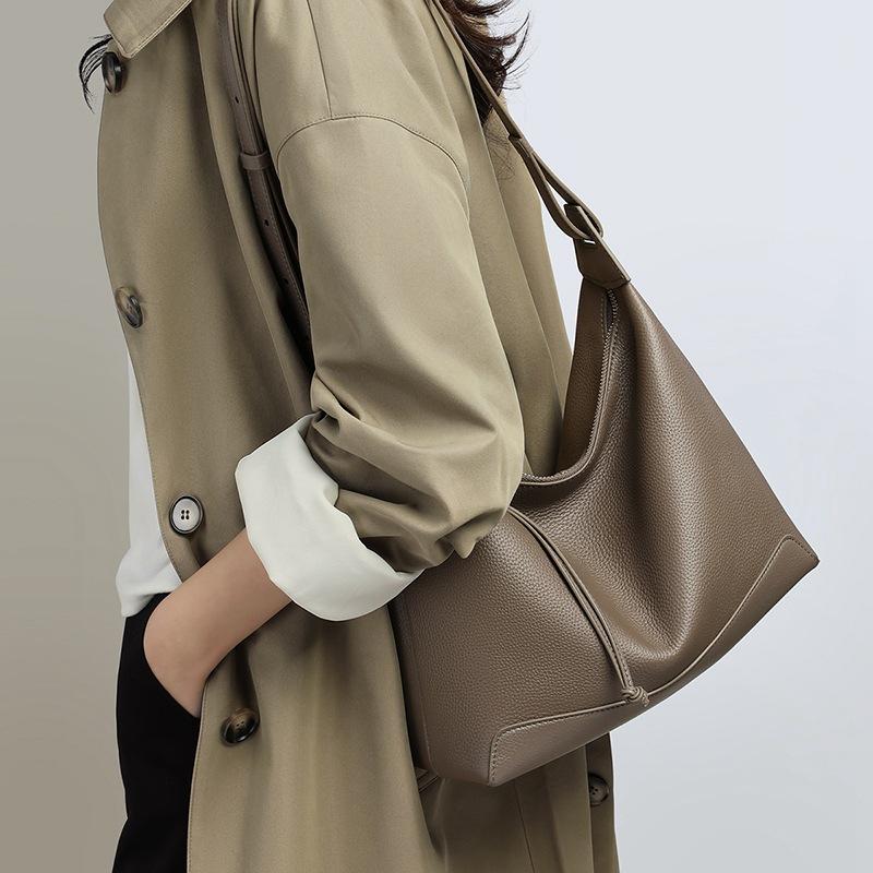 

Bag Soft leather underarm bag New high-end commuter tote bag Large capacity spring and summer explosive shoulder women s bag