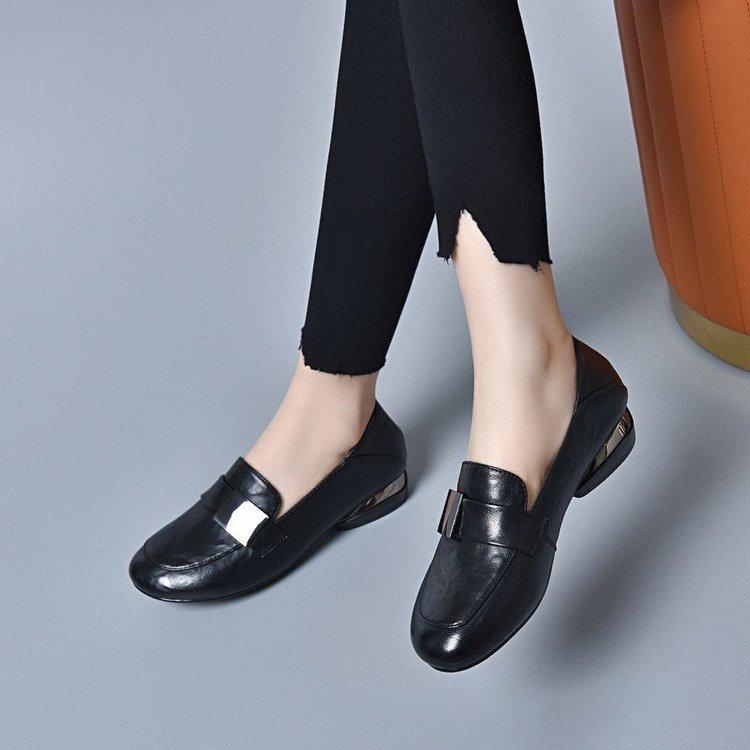 Retro Loafers Women's 2025 Autumn New British Style Soft Leather Soft Sole Round Head Leather Shoes Lazy One-pedal Leather Shoes