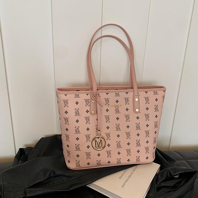 

2024 autumn and winter new large-capacity commuter tote bag casual versatile commuter portable shoulder armpit bag рожевий