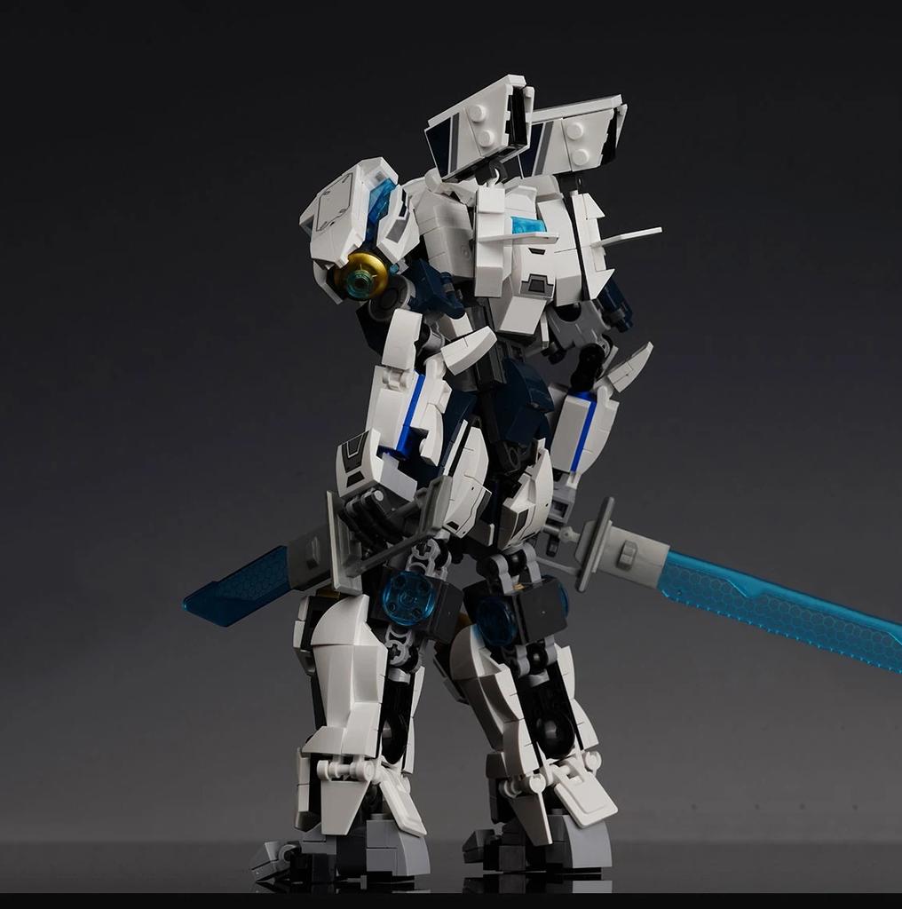 561pcs Bricks White Guardian Robot Warrior Building Blocks Toys, Mech Assembling Educational Construction Toys Gifts For Kids