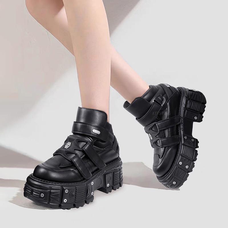 Nya Punkstil Dam Skor Gotiska Ankel Rock Stövlar Snörning Klackhöjd 9CM Platåskor Kvinna Metalldekor Kvinna Sneakers