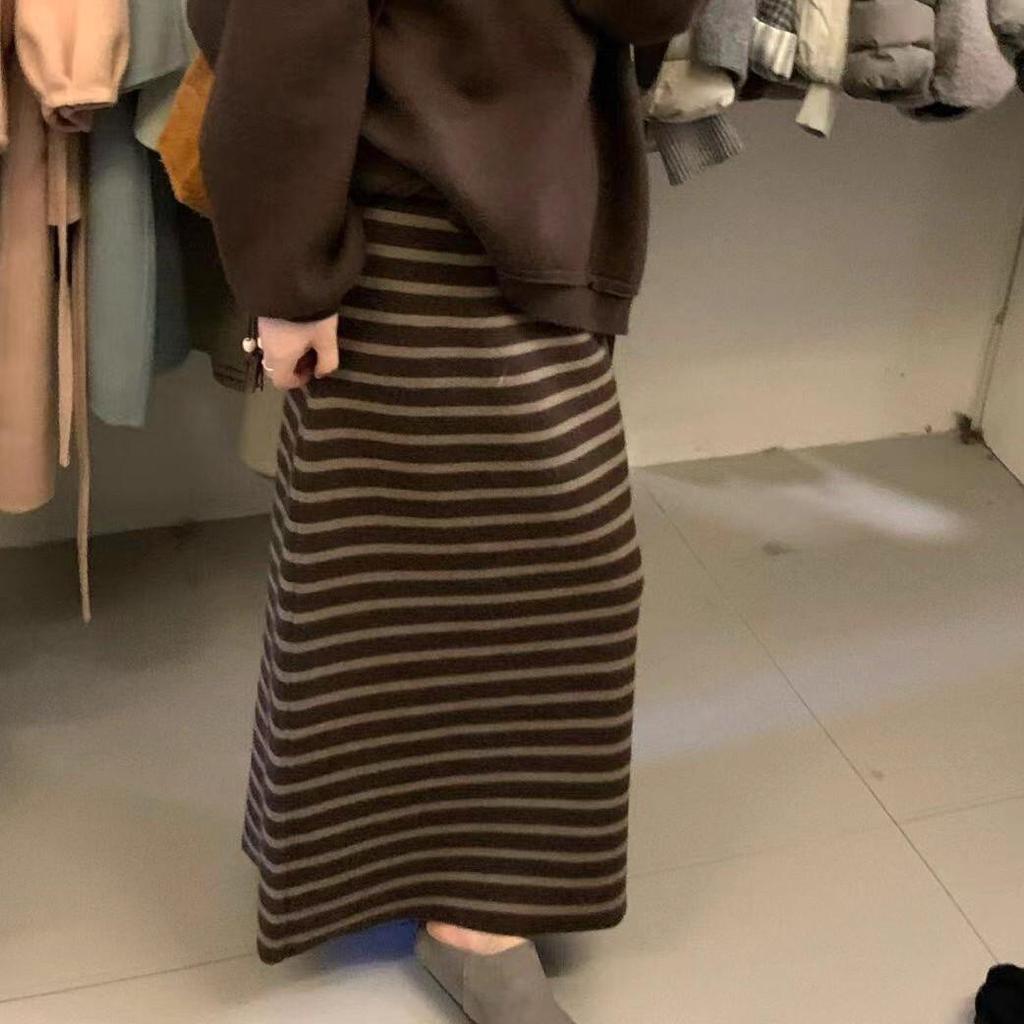 Women's Gray Retro Striped Knit Midi Skirt - Winter Korean Style Slimming Bodycon Casual Skirt