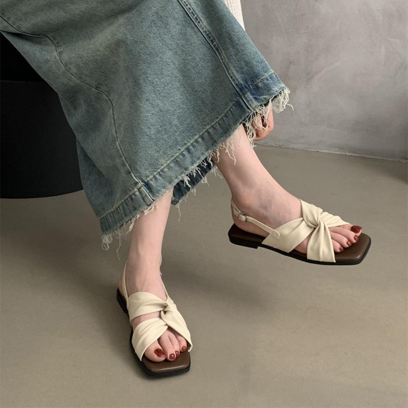 2025 Spring and Autumn New Fashion Versatile Flat Sandals Women Wear Versatile French with Skirt Retro Rome