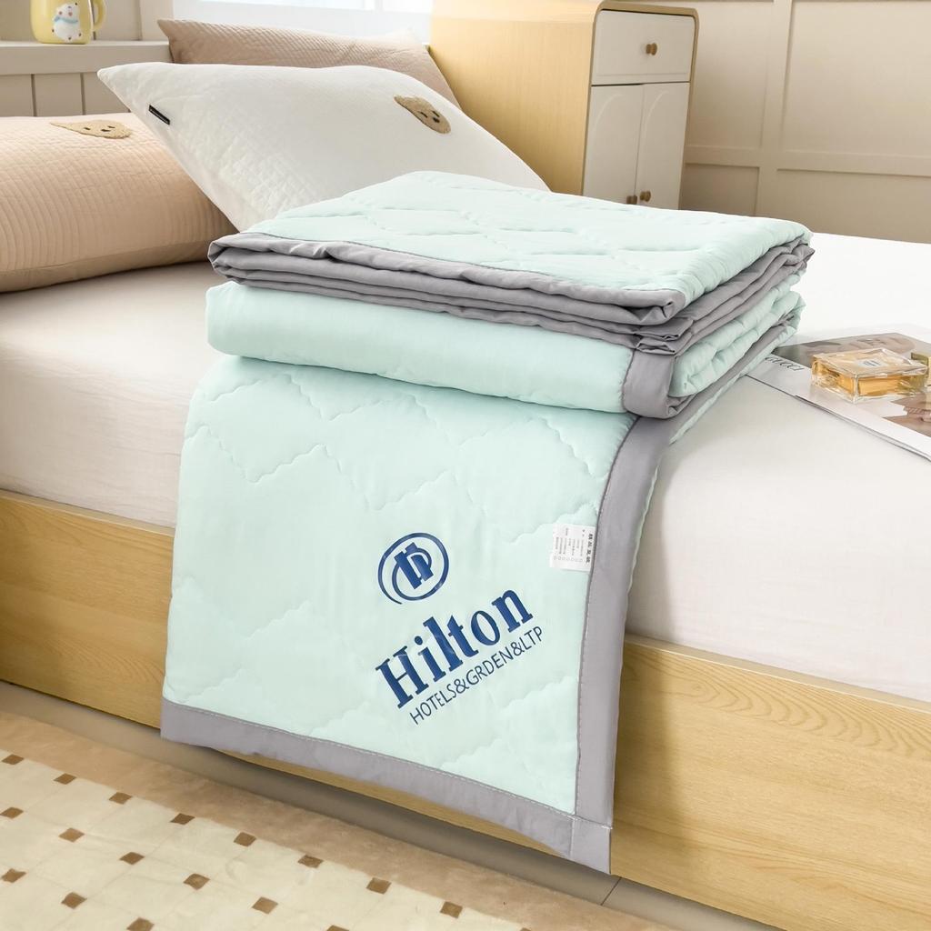 Hilton Seide-Baumwolle Steppdecke Geschenkbox - Ganzjahres-Komfortdecke für B&Bs