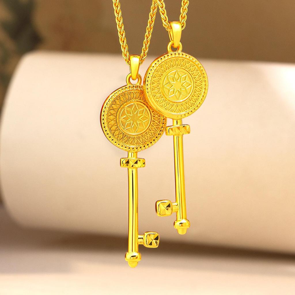 Xiaohongshu Sand Gold Eight-Pointed Star Key Pendant for Women, Elegant Old Money Style Gift for Best Friend or Girlfriend.