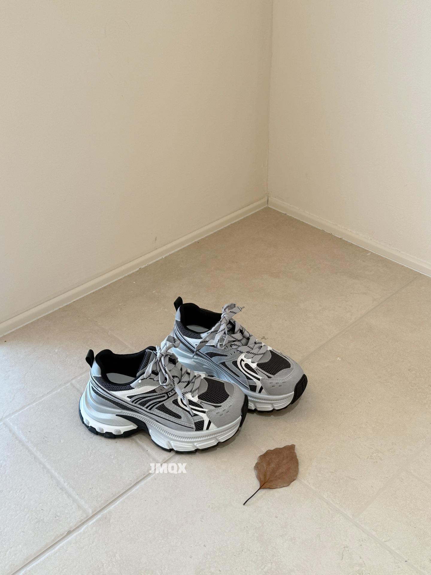 

Женские кожаные кроссовки-папы 2025 новая осень платформа увеличивающая рост модная универсальная повседневная обувь спортивная обувь шнуровка сетка 35