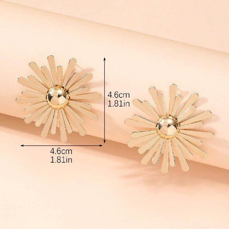 Polished Daisy Stud Earrings for Women Sophisticated Unique Versatile European Style Luxury Look Jewelry