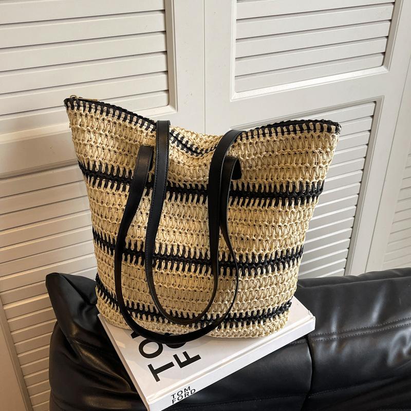 

Woven bag women s large-capacity new fashion contrasting color shoulder bag commuting versatile fashion tote bag бежевый