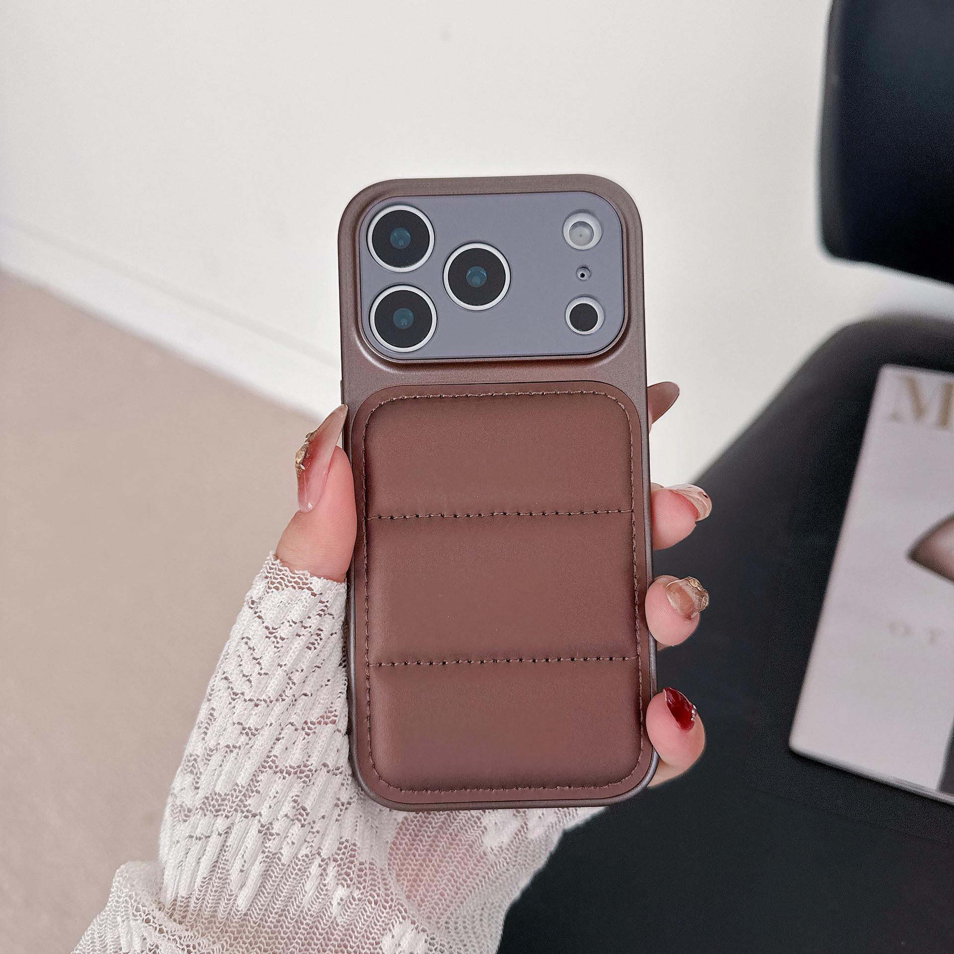 

Down Jacket Phone Case for Apple 17PROMAX, 16PRO, 13/15 - Autumn/Winter Trendy Skin-Feel 17PROMAX