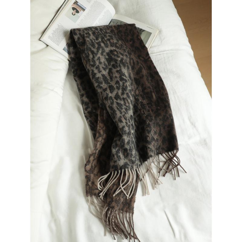 Autumn and Winter Fashionable and Versatile Retro Leopard Print Scarf for Women Winter Tassel Thickened Warm Versatile Shawl and Scarf