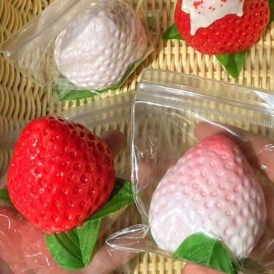 Strawberry Squeeze Toy Soft Stress Ball TPR Slow Rebound Decompression Toy Realistic Pink White Strawberry Shape Portable Fidget Toy