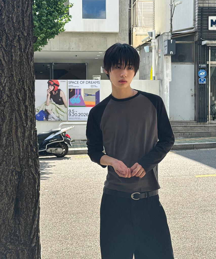 SIGNATURE Crop Raglan Long Sleeve T-Shirt [Black]