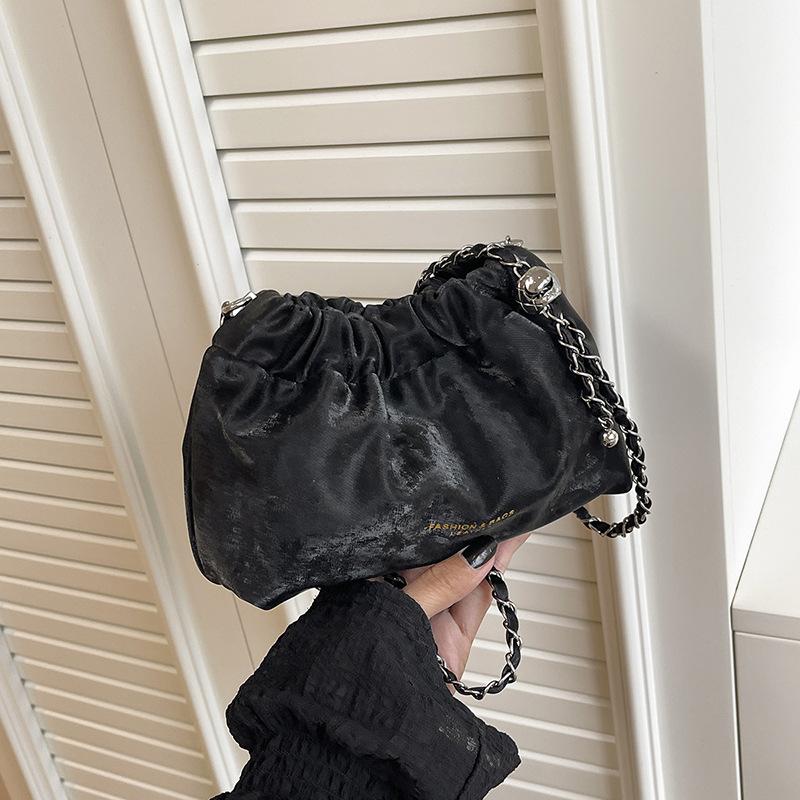 2025 New Pearl Handbag Bag Women's Fashion Pleated Cloud Bag Niche Chain Single Shoulder Crossbody Bucket Bag