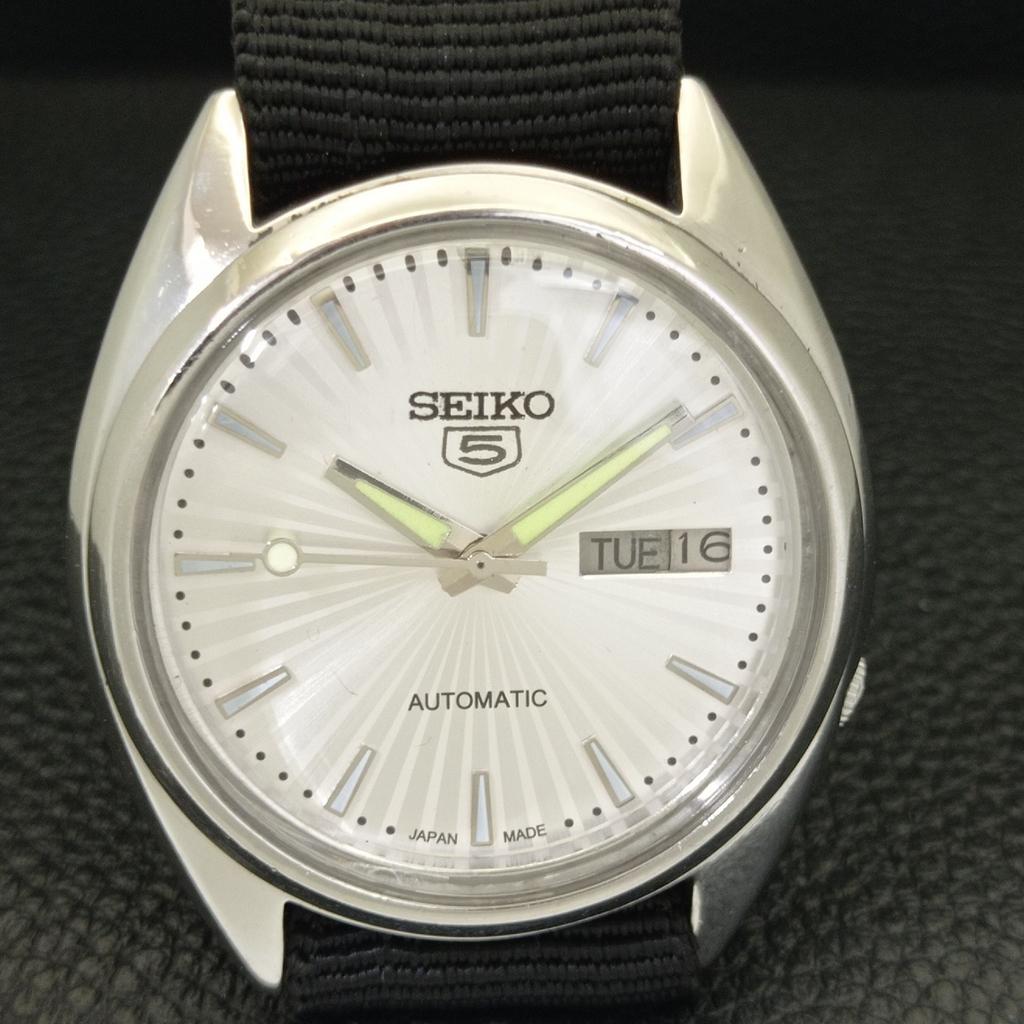 SEIKO 5 AUTOMATIC VINTAGE JAPAN 7009A MENS SILVER COLOR DIAL WATCH a701286-5 R206a-a701286