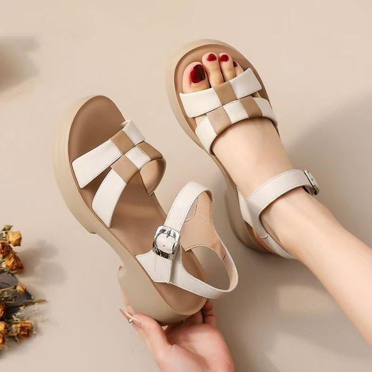 

Студенческие феи ветер пляжные сандалии женские 2025 лето новая цветовая гамма сандалии для мамы среднего и пожилого возраста сандалии на мягкой подошве женские 40