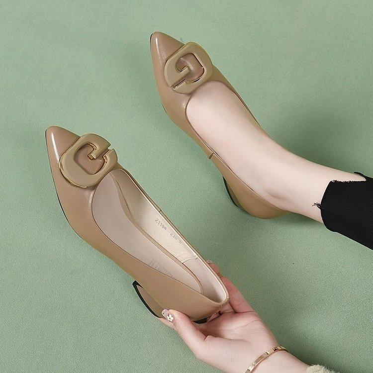Low-heeled Single Shoes Women's Autumn 2025 New Pointed G Buckle Soft Sole Soft Surface Shallow Mouth Fashion Mother Shoes Doudou Shoes