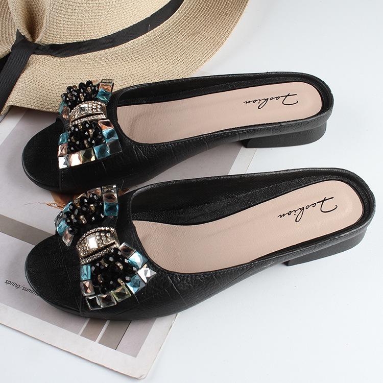 Yuzhihao Women s Summer Slippers: Fashionable Metal Beaded Flat Sandals for Home, Beach, and Outdoor Wear 40-41