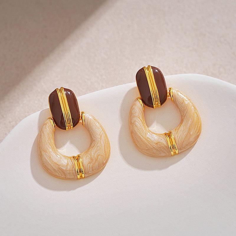 

Elegant Geometric Stud Earrings in 925 Silver with Enamel Detail
