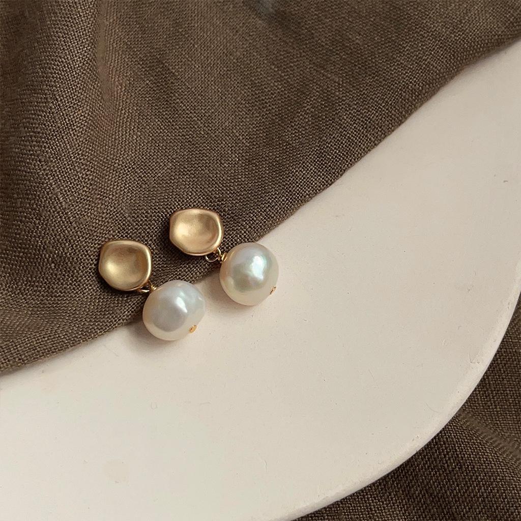 Retro Fashion Oil Drop Earrings for Women, Vintage Niche Elegant Style, High-End Personalized Hypoallergenic Ear Jewelry