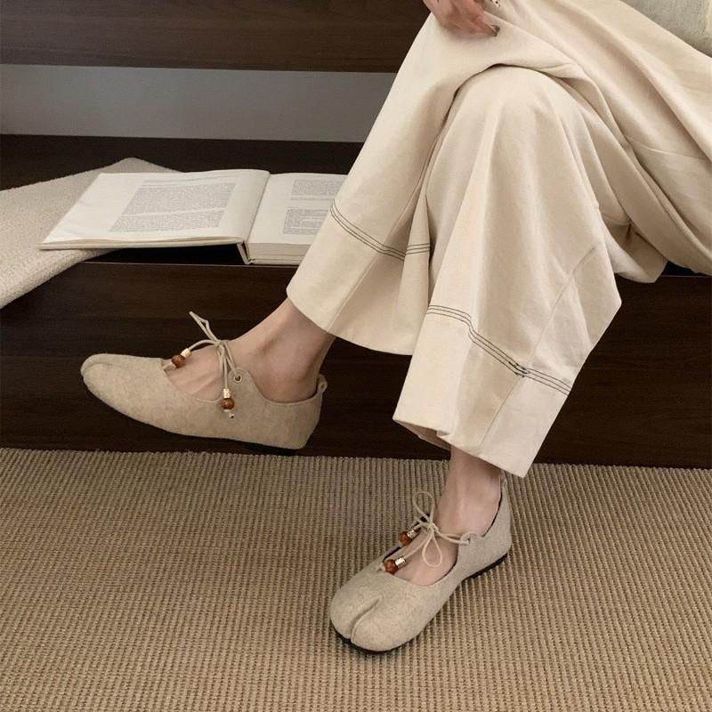 Retro Gray Split-toed Pig's Trotters Women's 2025 Spring and Autumn New Shallow Mouth Design Single Shoes Fashion Mary Jane Shoes