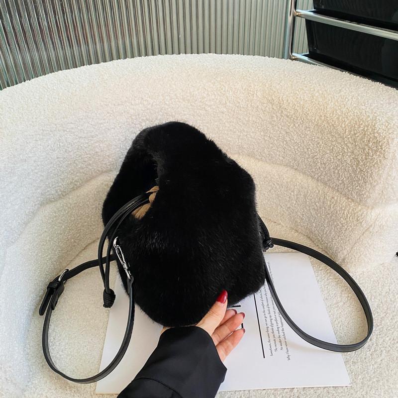 Ielgy Autumn Winter Bucket Bag Plush Fashion Portable Korean Version Hand Carry Crossbody