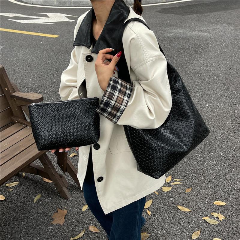 Casual design large capacity single shoulder fashion popular woven commuter simple retro tote armpit bag