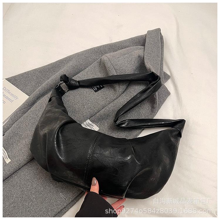 Large-capacity bag women's 2025 autumn/winter new retro pleated one-shoulder crossbody bag commuter dumpling bag croissant