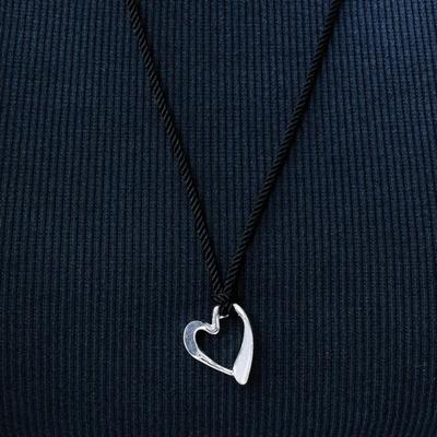 SCALETTO RS010 Curved Chain Like Heart Pendent Necklace