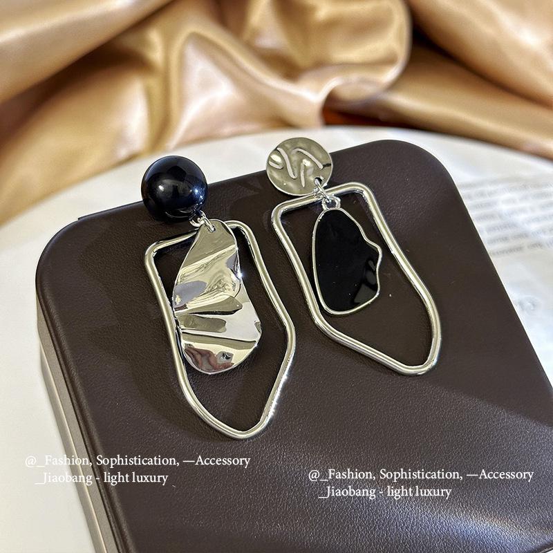 Elegant Black Diamond Silver Needle Earrings: High-End, Fashionable, Versatile Luxury